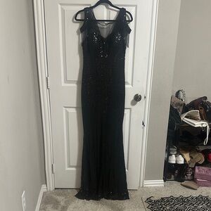 Elegant Black Cold Shoulder Maxi Gown for Prom